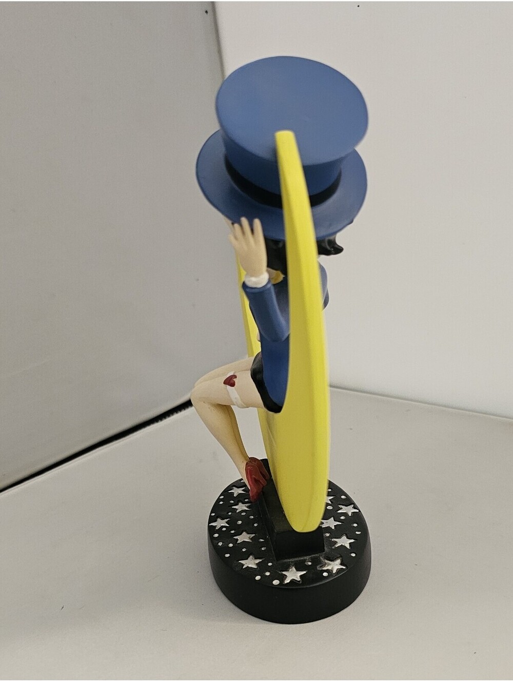 Betty Boop 'Moonglow' Figurine Sitting on Yellow Crescent Moon Danbury Mint - Picture 4 of 5